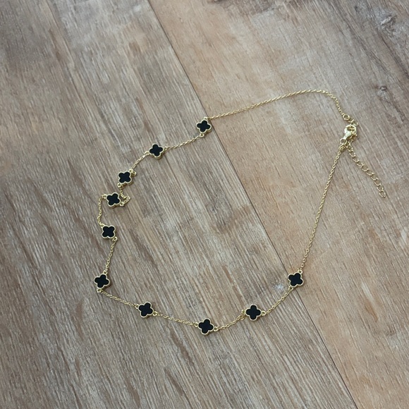 Jewelry - Elegant Gold and Black Clover Necklace